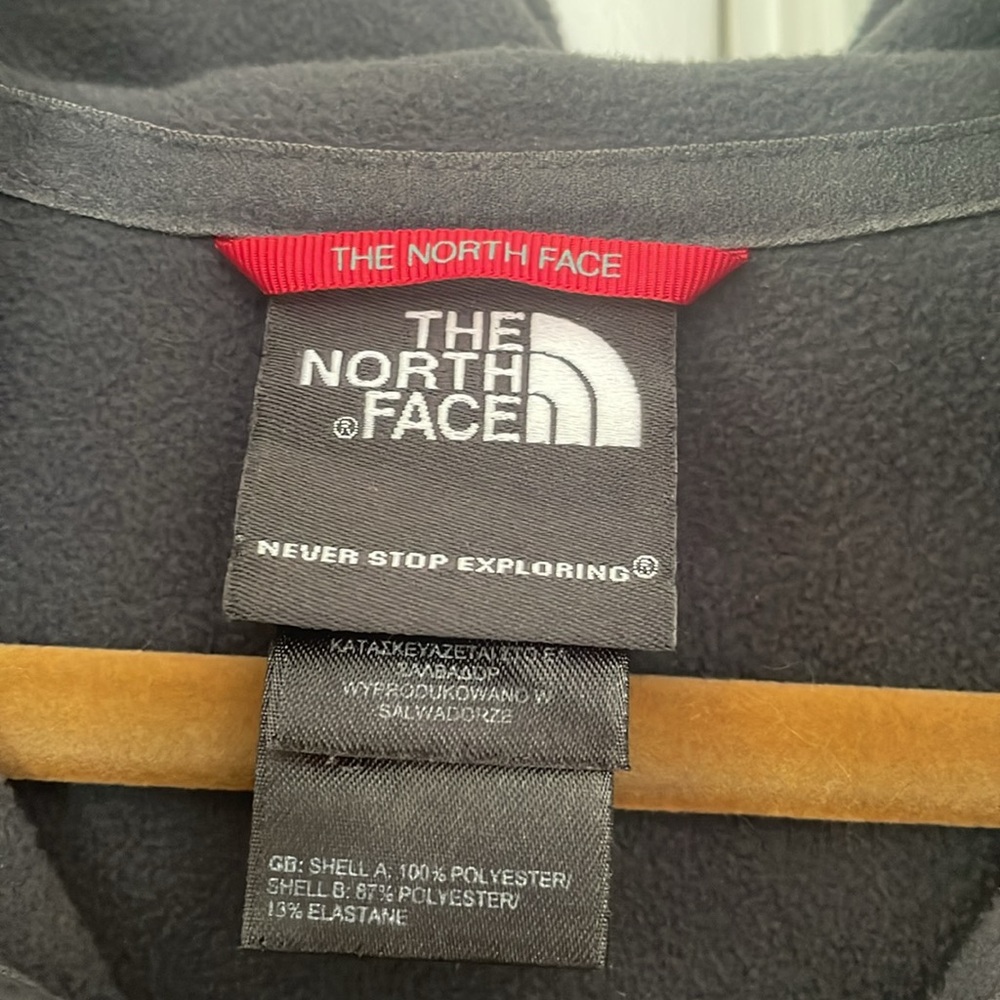 North Face Quarter Zip - Picture 4 of 4